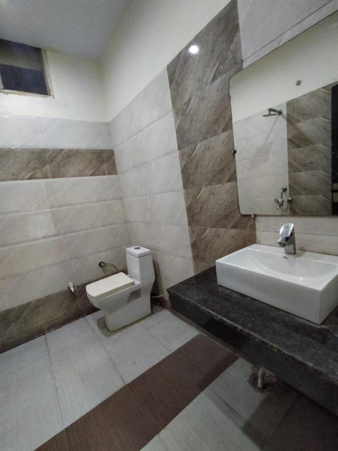 Hotel Prakash Regency Hapur Bagian luar foto