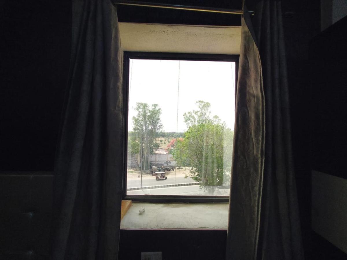 Hotel Prakash Regency Hapur Bagian luar foto